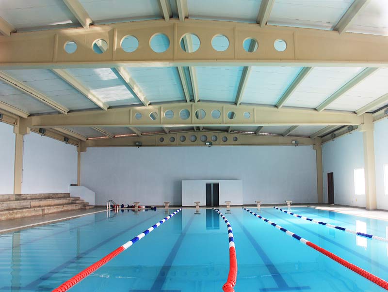 Coliseo polideportivo y piscina semiolímpica.